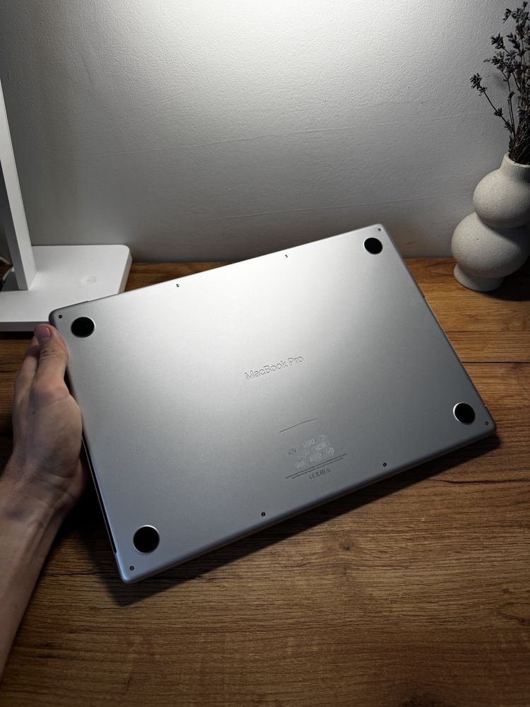 MacBook Pro 16 2021 24-Core GPU M1 MAX 64GB 1000GB 100%
