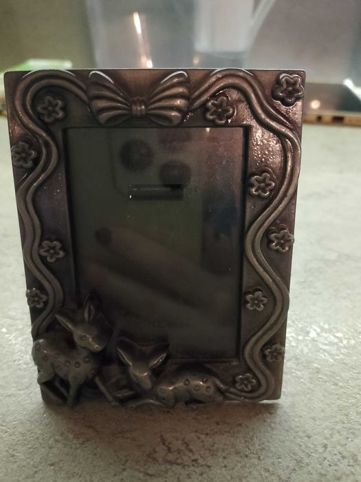 Metalowa ramka na zdjęcia przedwojenna stara rzeźba mala