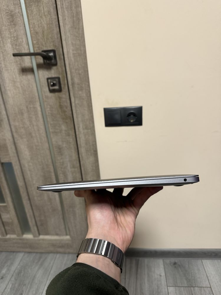 Macbook air 13 2018 core i5 8/128gb