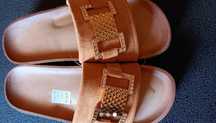 Chinelos  cor camel