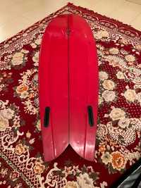 twinfin surfboard used Studer size 5.10  with keel fins