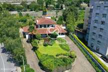 Moradia individual T4 com 3 pisos e piscina no Salgueiral - Creixomil