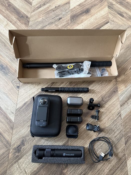 Kamerka Insta360 x3 - zestaw
