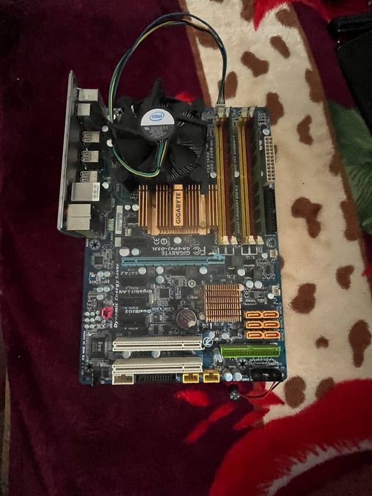 Продам материнську плату