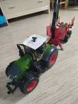 Traktor z przyczepą