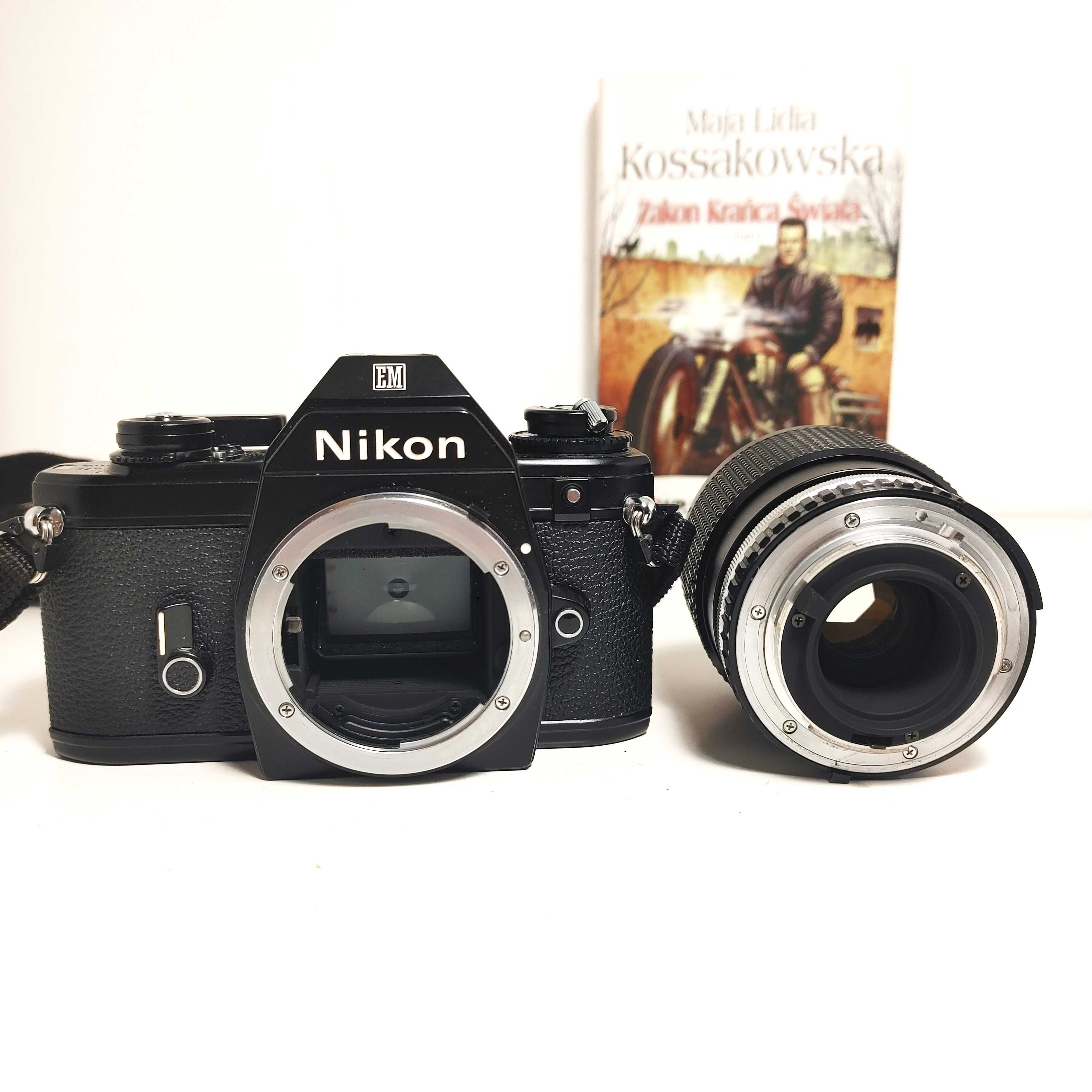 Niezawodna Lustrzanka NIKON EM z Nikon Lens Series E 36-72 mm 1:3,5