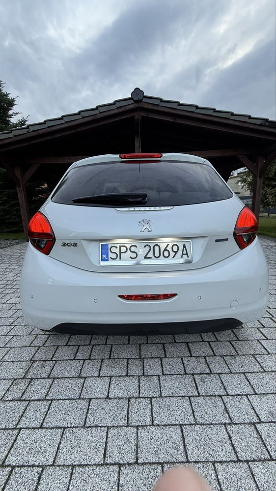 Peugot 208 allure 1.2 110 km panorama