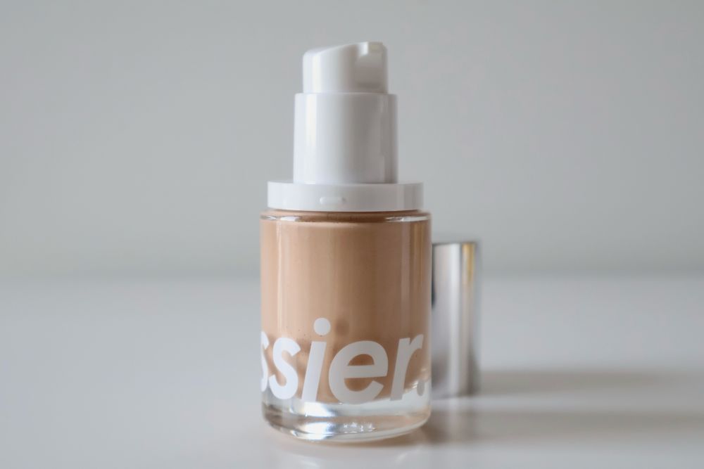 Base Glossier Stretch Foundation Claro-Neutro (NOVO)