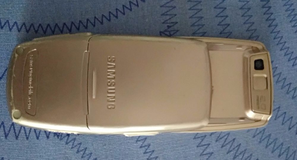 Samsung E-830 телефон