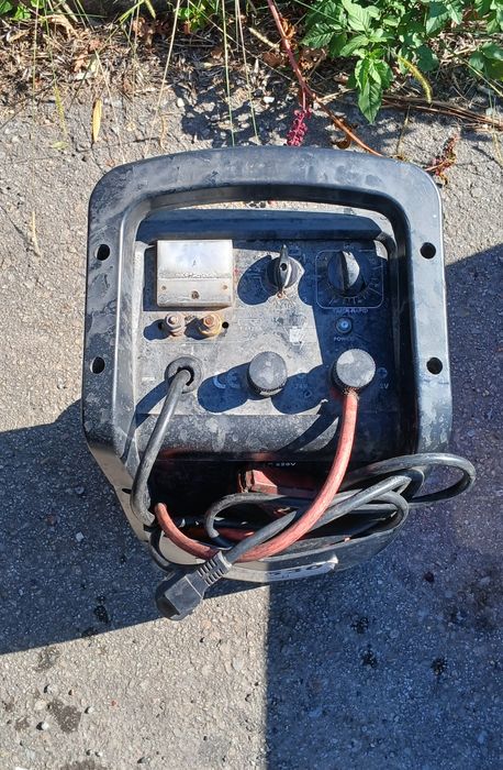Carregador profissional baterias 12V / 24V