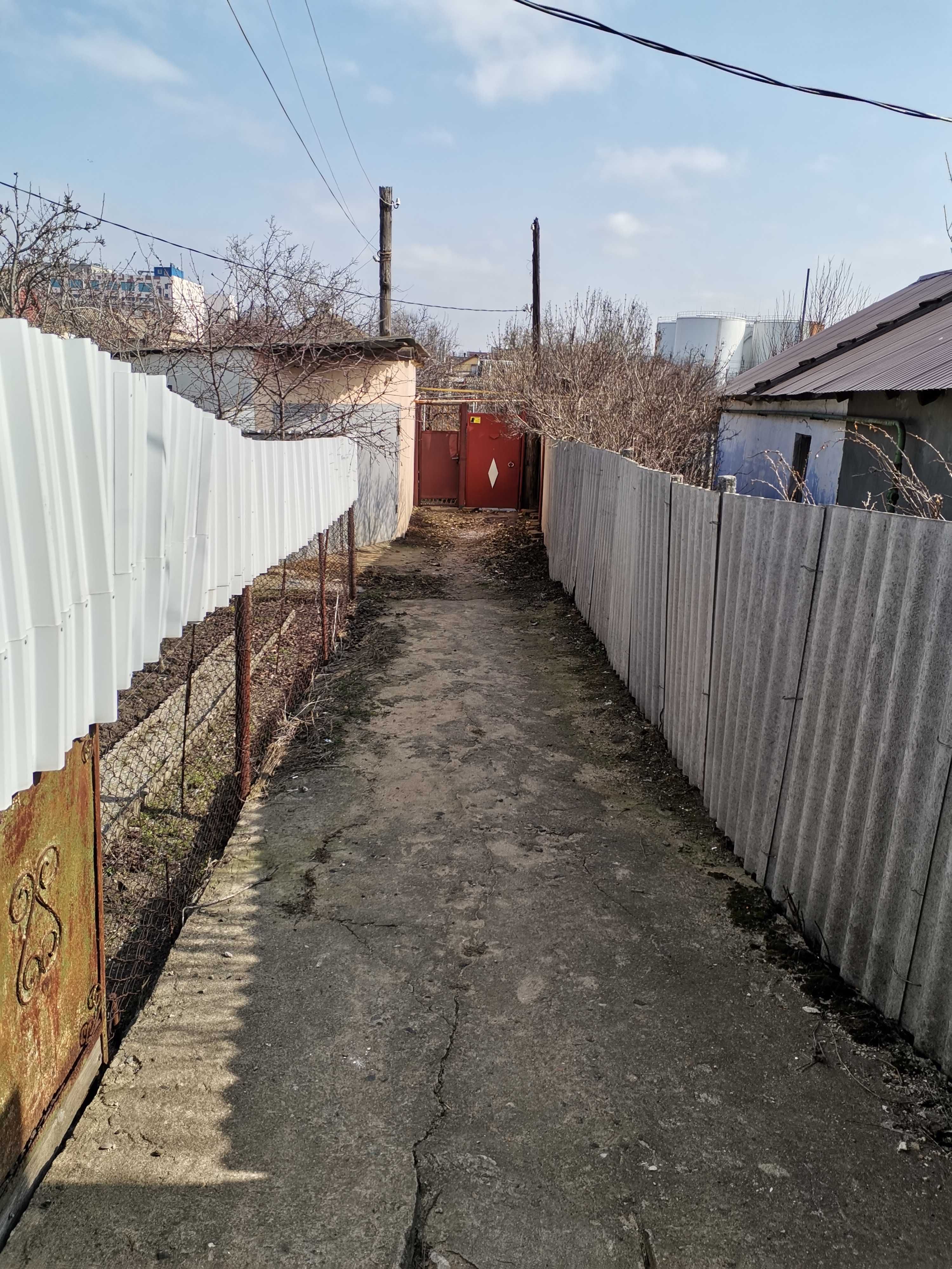 У продажу 2 кімнатний будинок с садом.