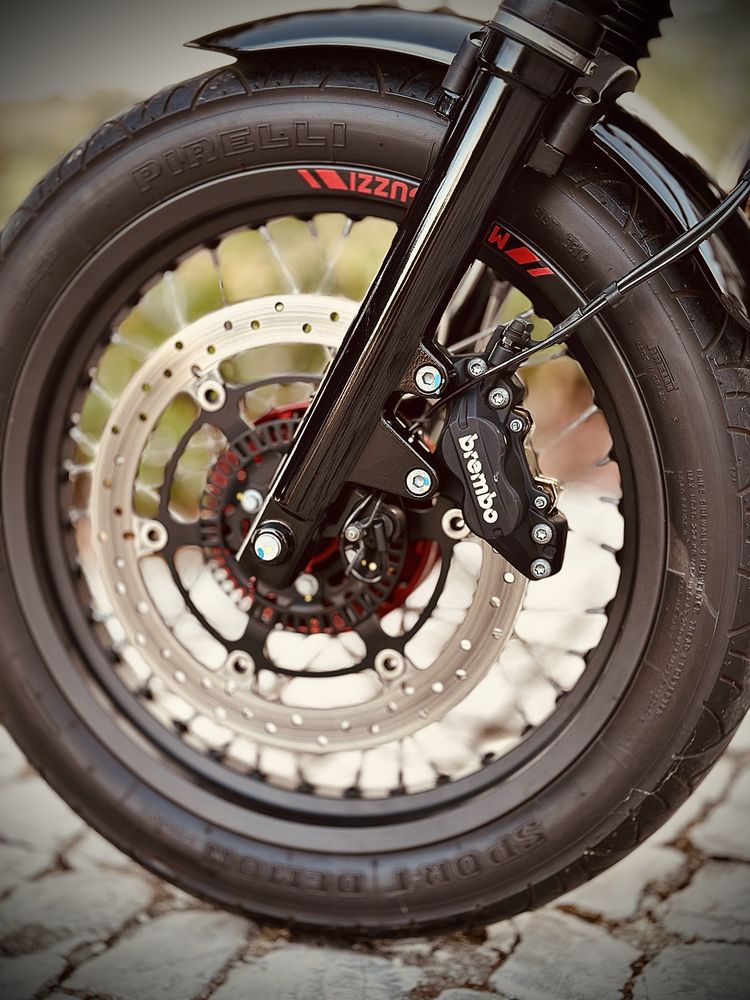 Moto Guzzi V7 II Racer