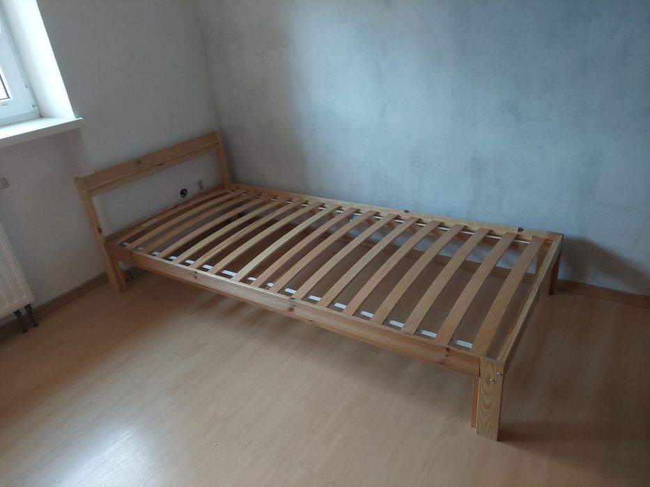 Drewniane łóżko IKEA pod materac 90 x 200