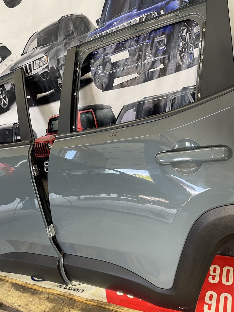 Двері (дверь двери)  Jeep Renegade колір 385 задні голі
