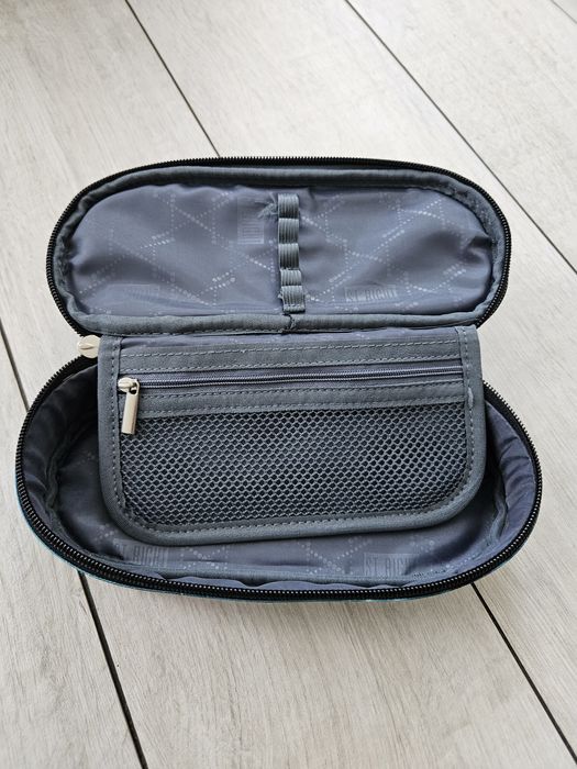 Plecak na kółkach +piórnik st.righ