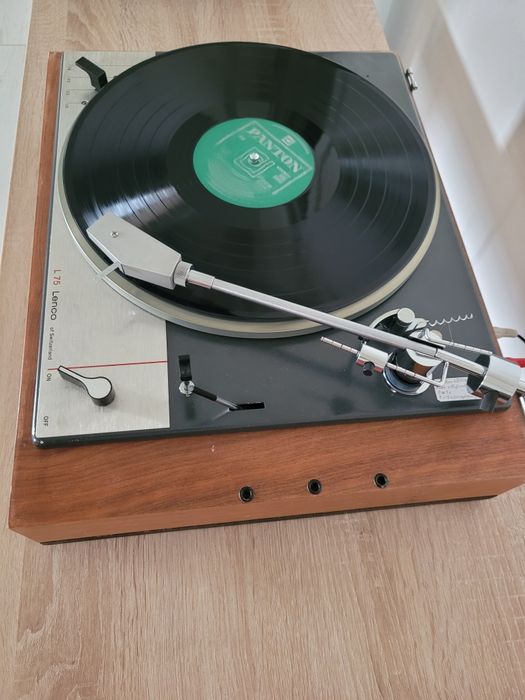 проигрыватель виниловых дисков