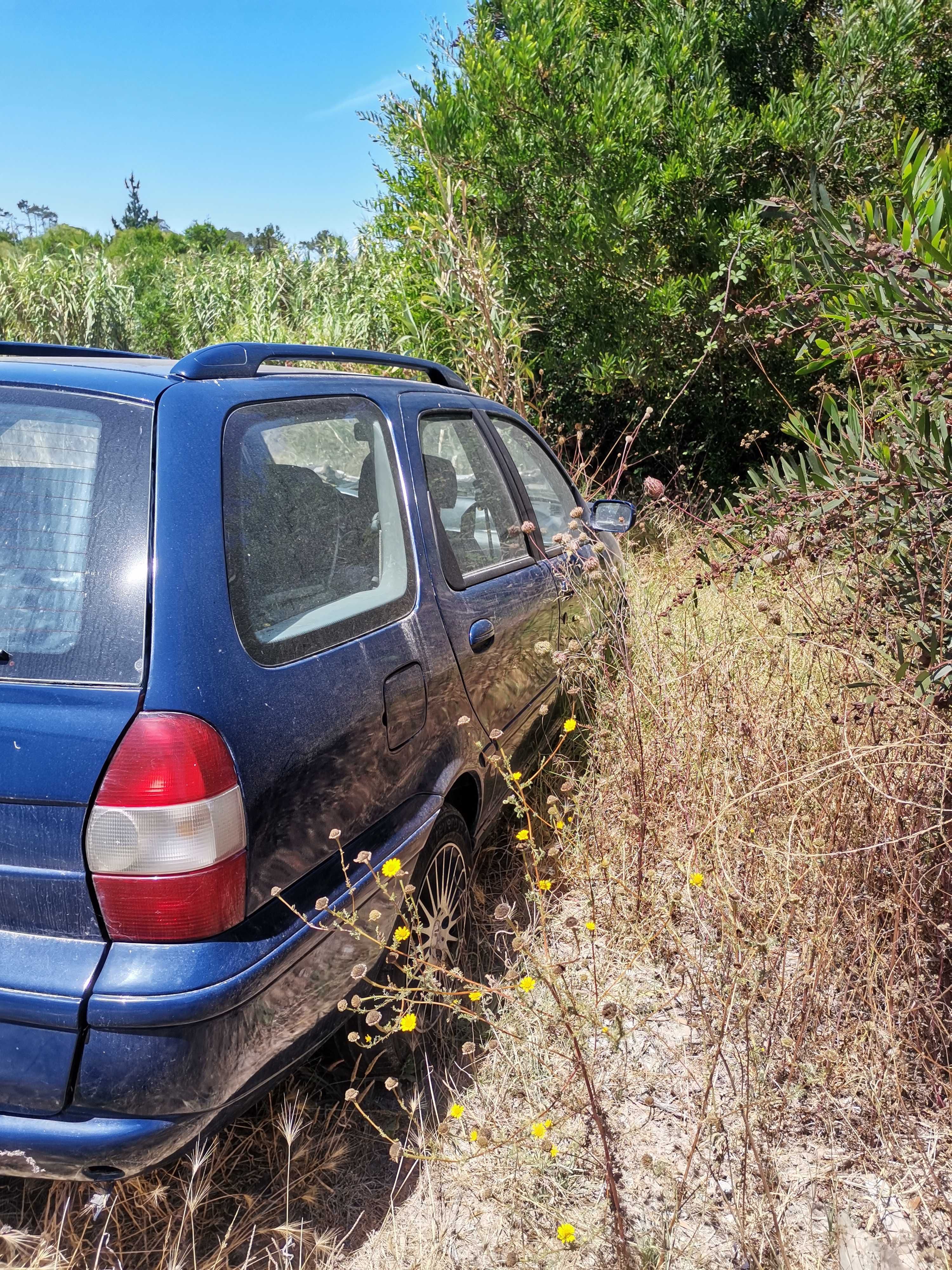 Vendo carro inteiro ou por peças