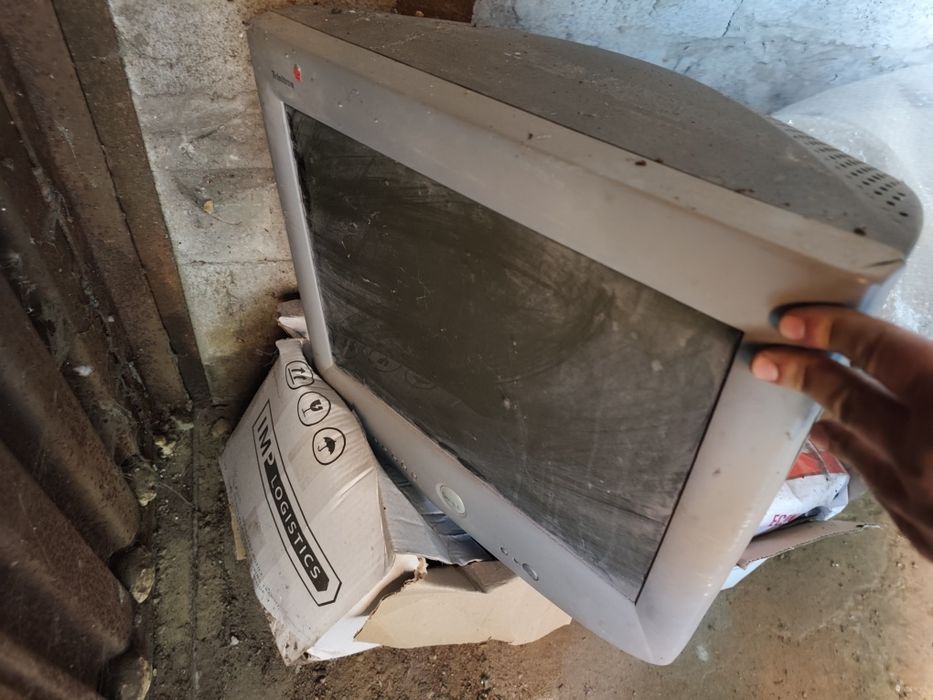 Отдам бесплатно монитор Dell -19