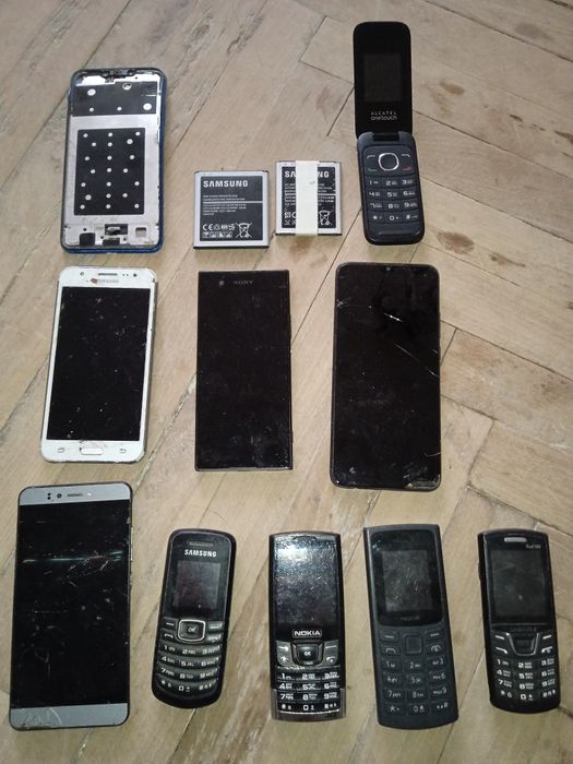 Телефони на запчастини