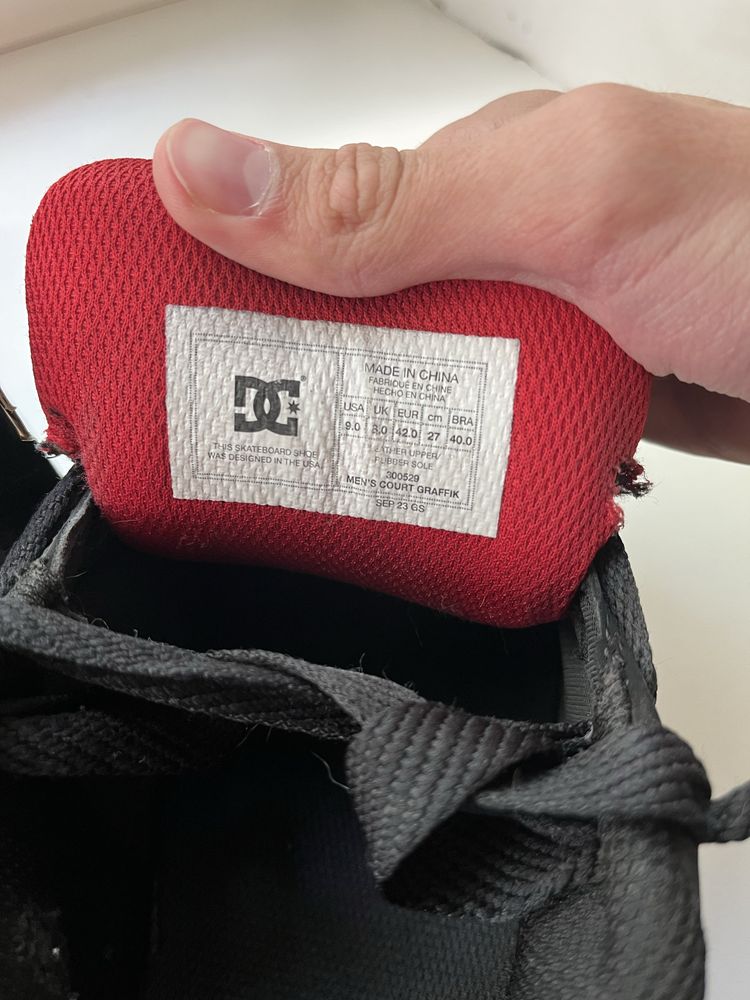 продам кроссовки MEN'S COURT GRAFFIK SHOES