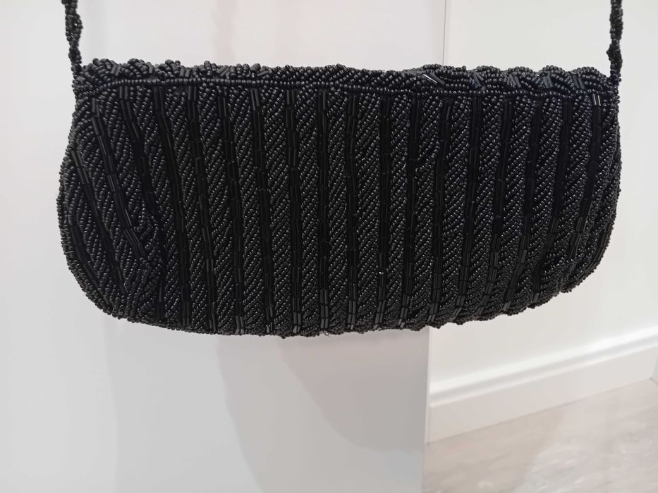 Piękna torebka z czarnych koralików
