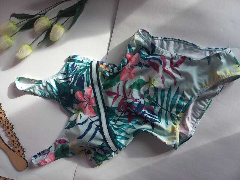 Суцільний купальник 46 розмір новий