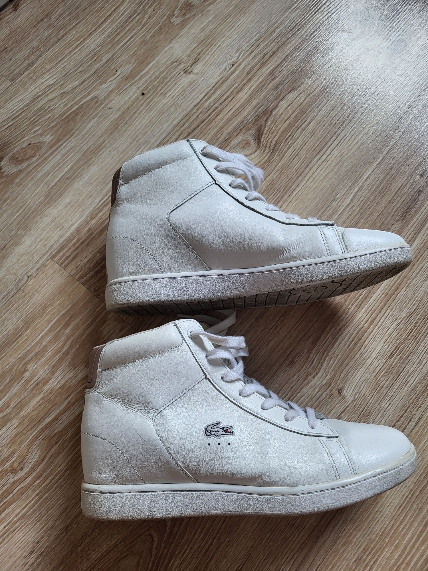 Buty sportowe za kostke ukryty koturn lacoste 41