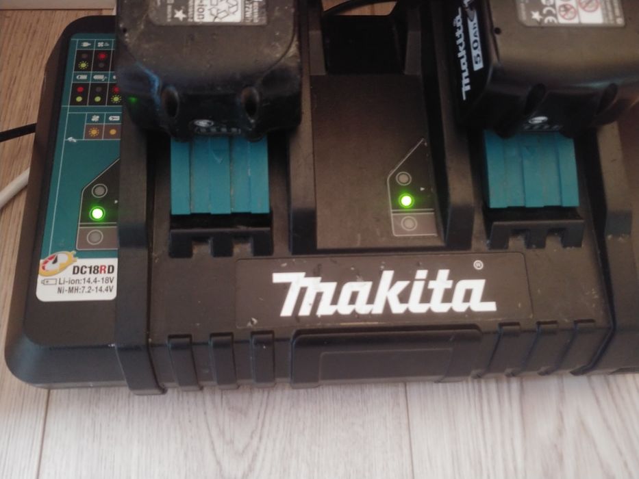 MAKITA DC18RD Dwuportowa szybka ładowarka 7.2V-18V