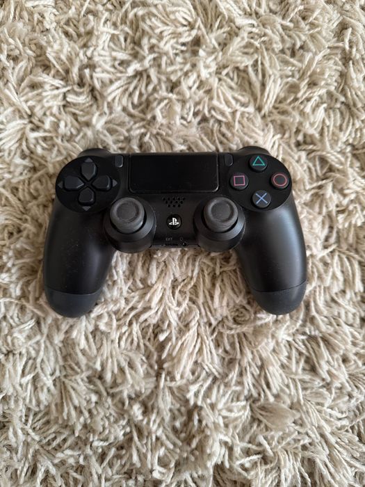 Контроллер Dualshock 4
