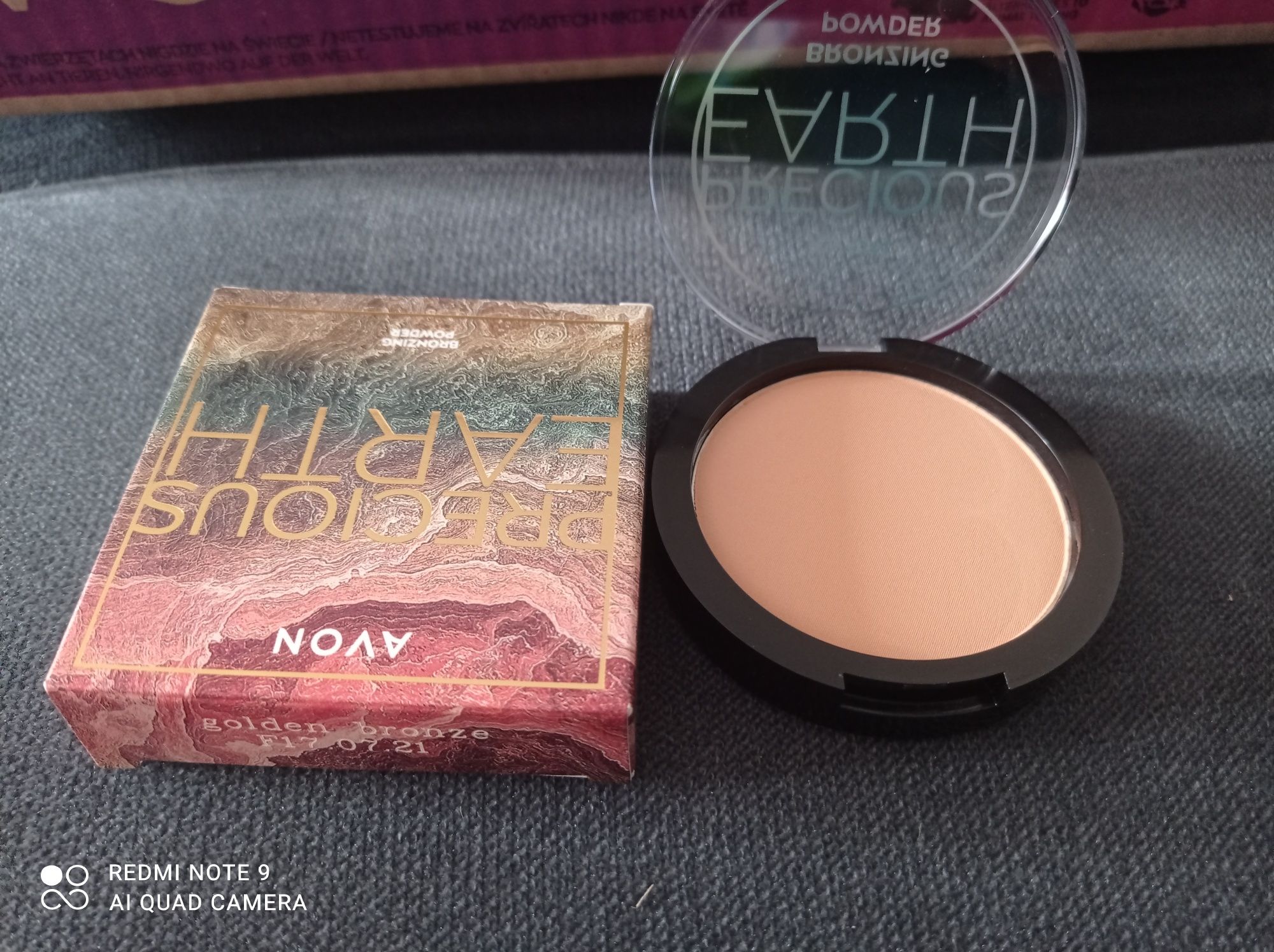 Puder brązujący Golden Bronze Avon