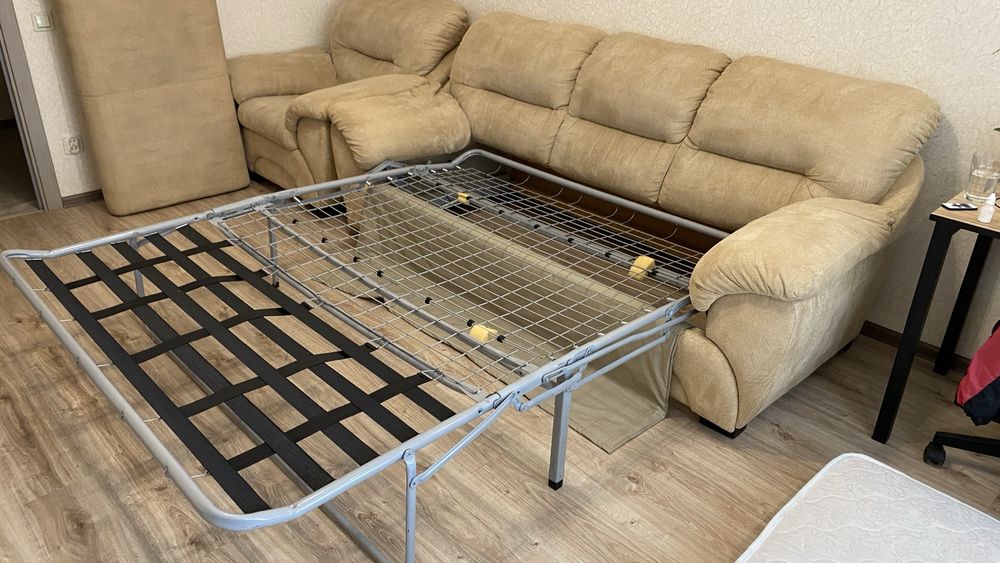 Диван в комплекте с креслом и матрасом