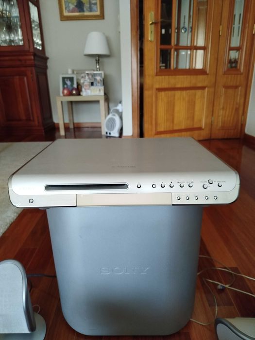 Leitor de DVD Sony com Surround