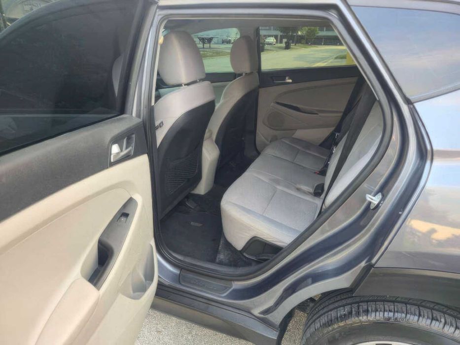 Hyundai Tucson SE      2019