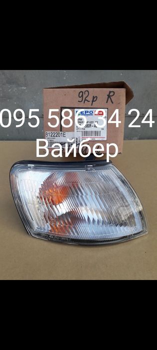 Поворотник указатель поворота правый левый поворотнік Toyota Carina