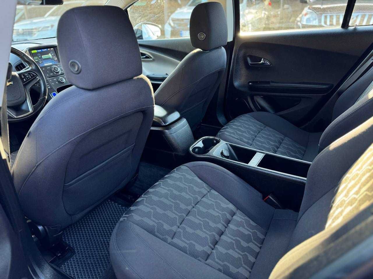 Chevrolet Volt 2014 плагін,гібрид