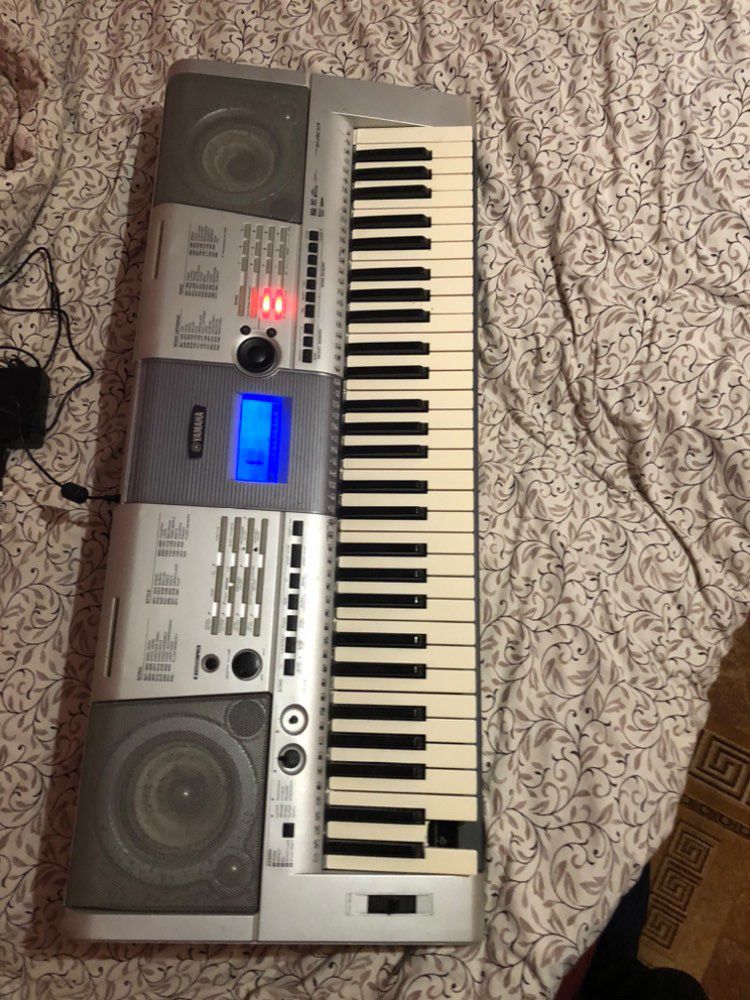 Yamaha PSR E 403
