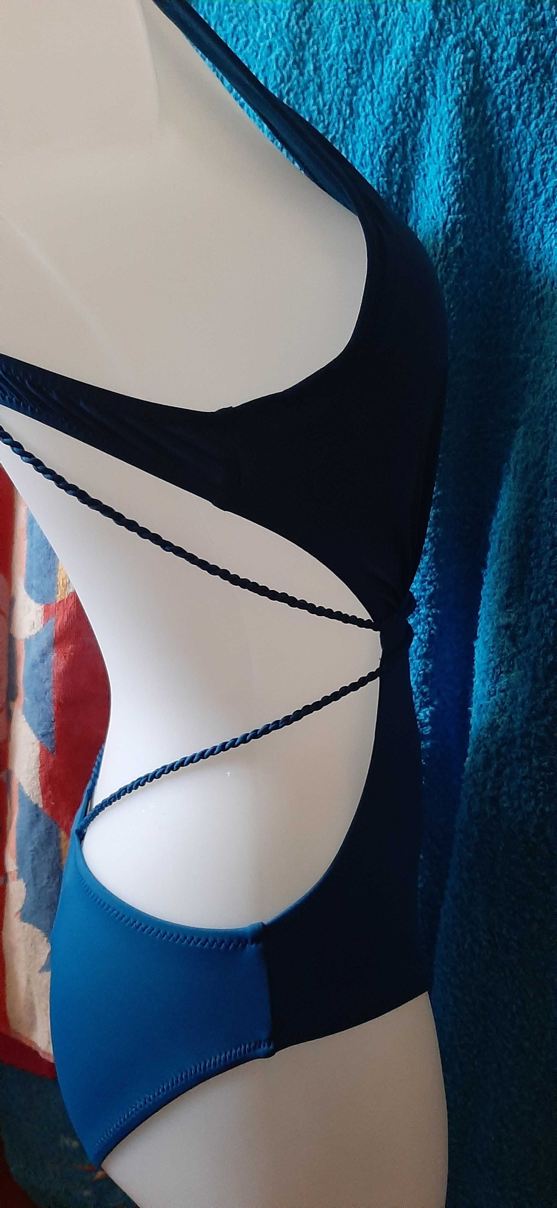 Fatos de Banho, estilo trikini, disponível em 3 cores novos do XS ao L