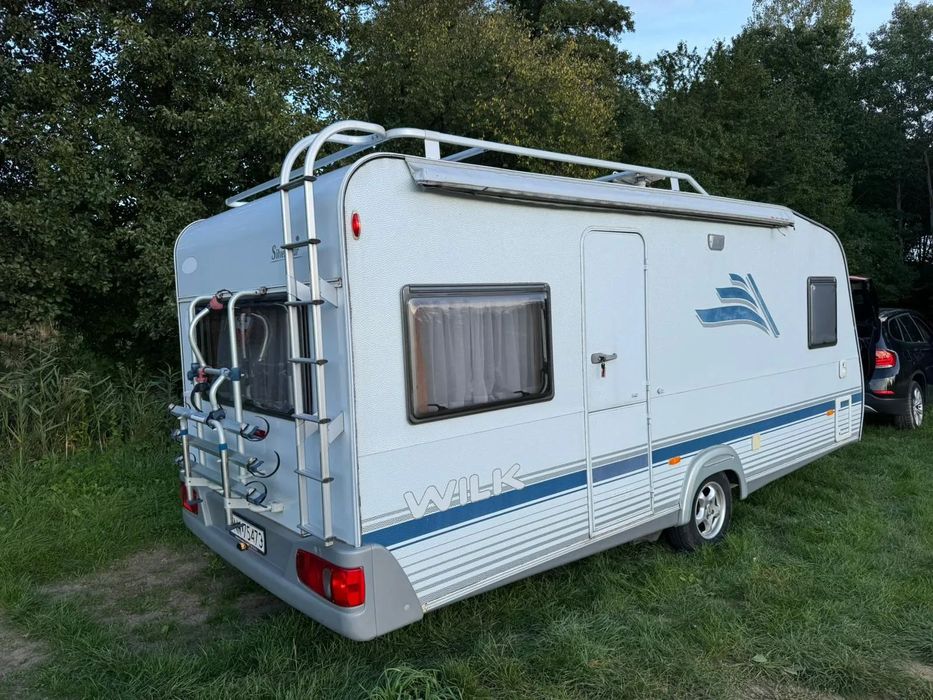 Wilk Sport 490  Przyczepa kempingowa Wilk Sport 490 (2005) – zadbana, z moverem