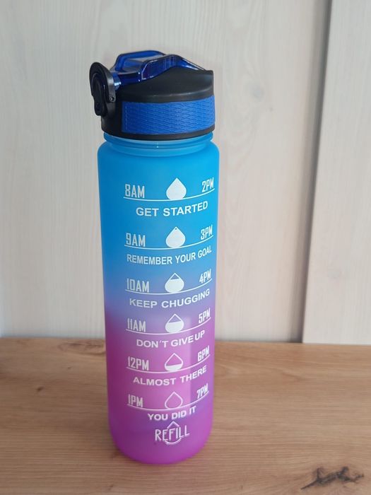 Nowa butelka na wodę 1L