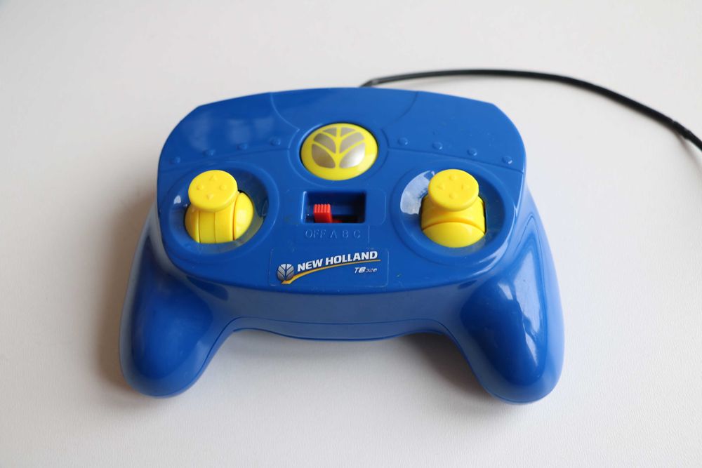 трактор New Holland T8.320 от Maisto на радиоуправлении Большая модель