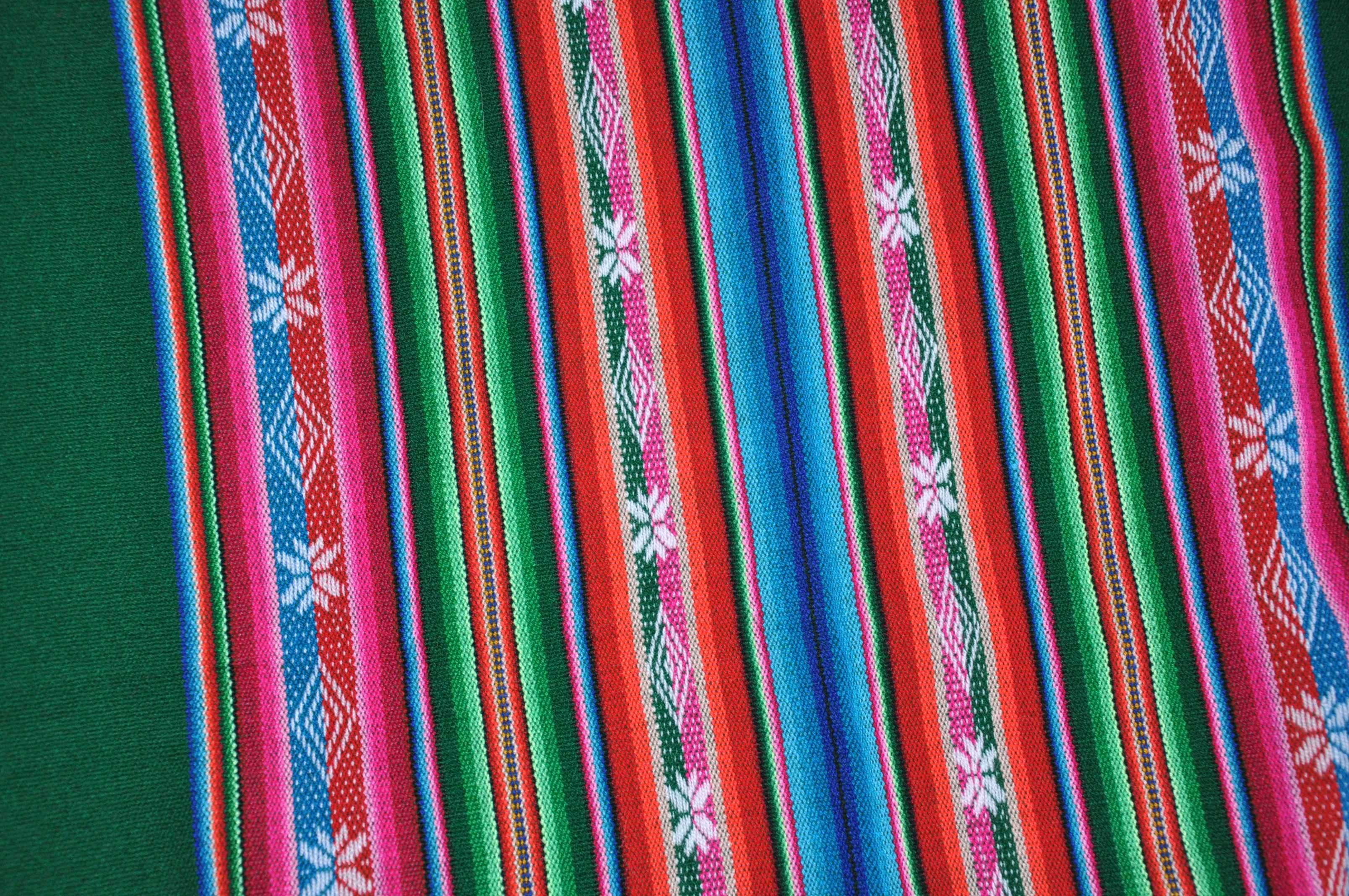 Kolorowy, boliwijski obrus (bieżnik)