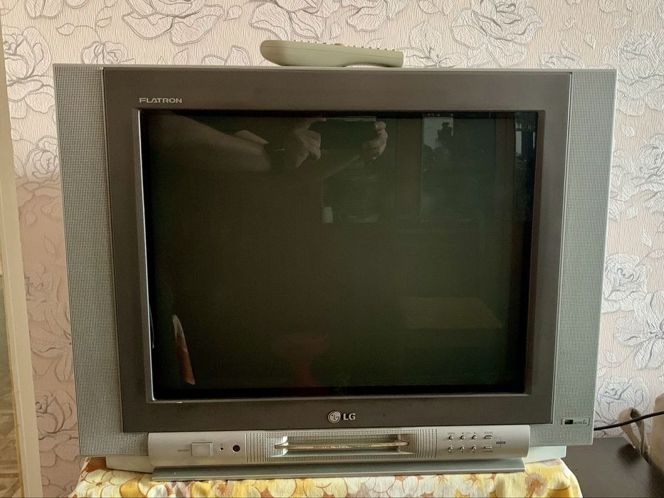 Телевізор LG Flatron 21 дюйм плаский екран