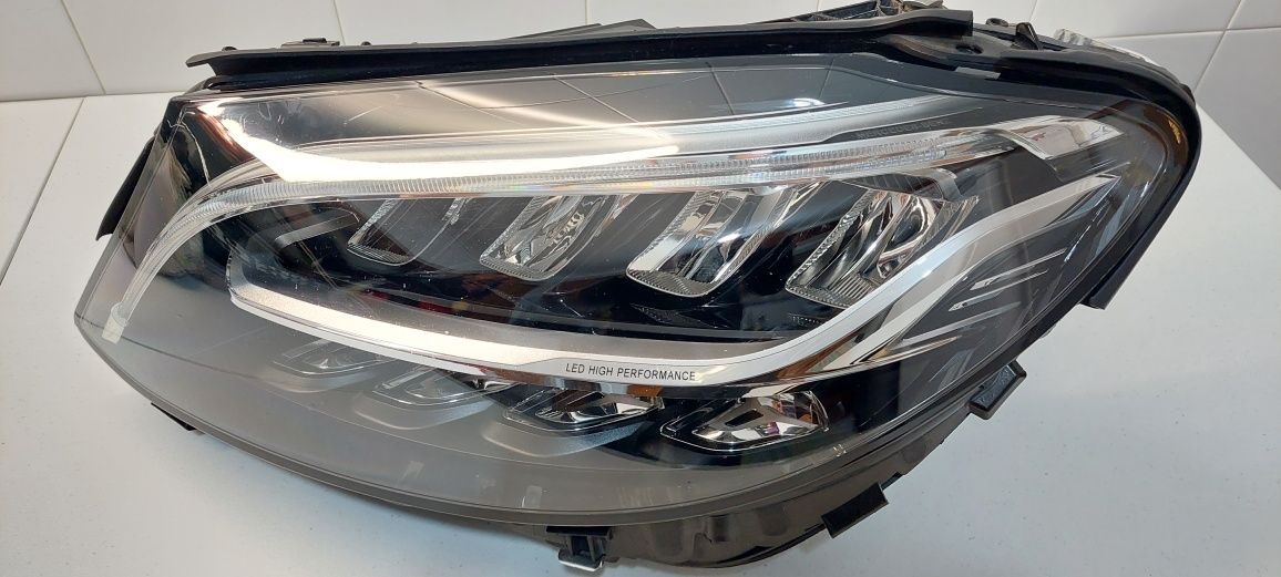 Farol esquerdo Mercedes Benz W205 LED