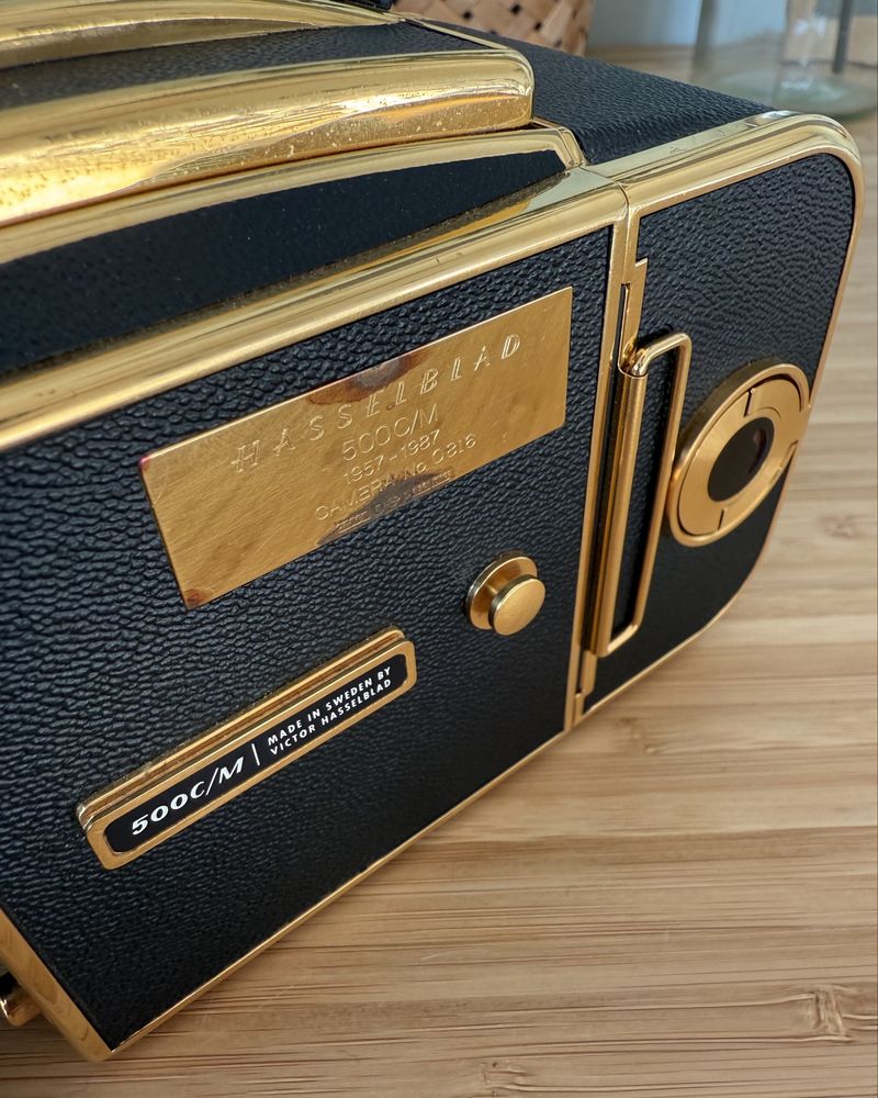 Hasselblad 500 C/M (’57-’87) Gold + Planar CF 80/2,8 T