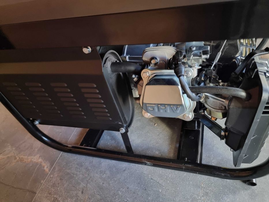 Agregat prądotwórczy Bradzetz BZ9380XC 7,1 kW 400V 50Hz 230V 4-suw AVR