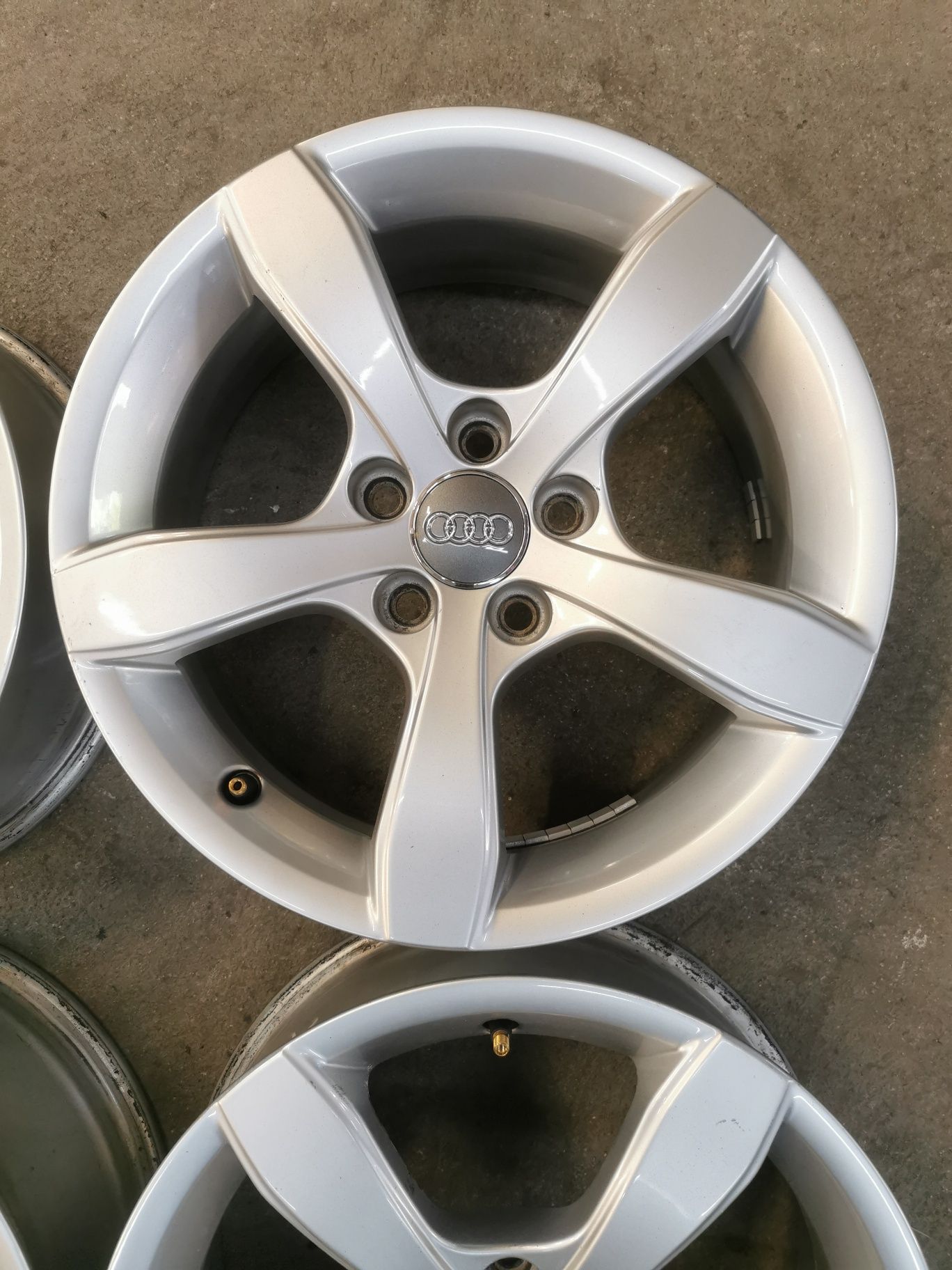 Felgi aluminiowe 15" 5X100 ET29 6J AUDI
