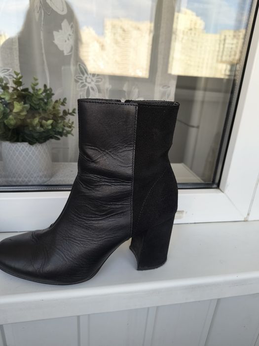 Продам ботинки женские CARLO PAZOLINI