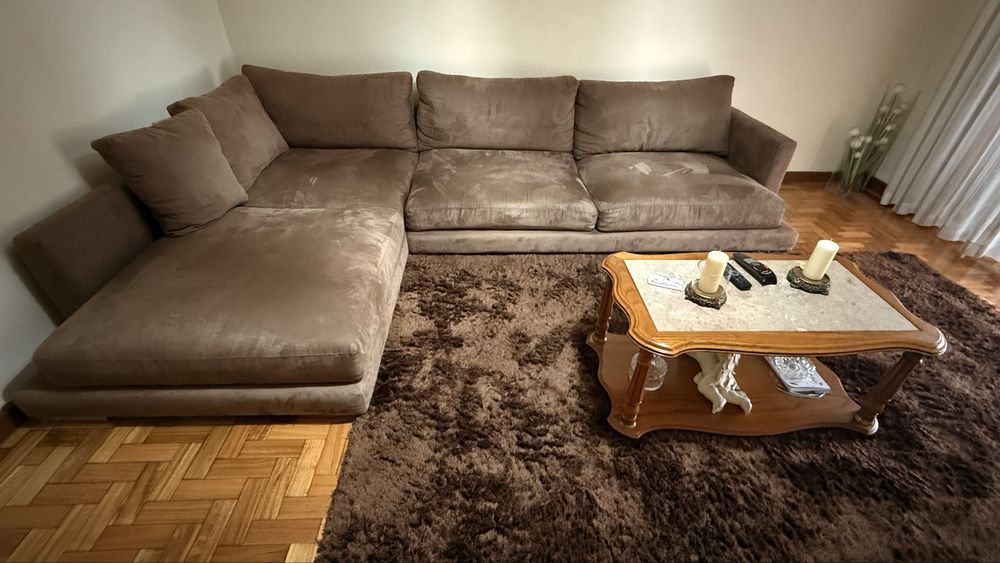 Sofá com chaise longue