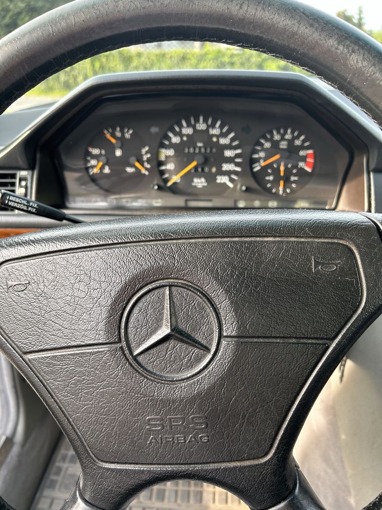 Mercedes-Benz W124coupe 2.3