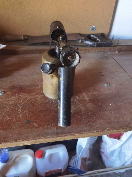 Maçarico antigo a Petróleo